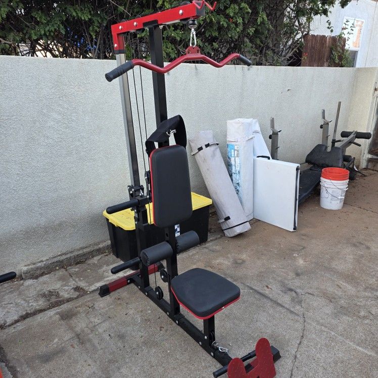 Lap pull down with low pulley and attachments