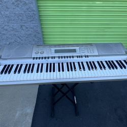 Casio WK-200 Electronic Workstation Keyboard Piano 76-Key With Stand