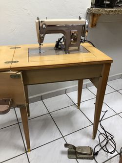 máquina de coser mesa for Sale Gardens, FL - OfferUp