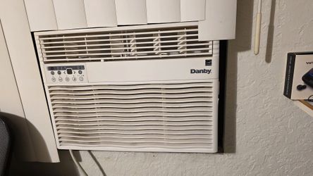 Danby 8,000 BTU Window Air Conditioner — Works Great