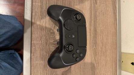Razer Wolverine V2 Pro Wireless Controller. USB to usb-c cable