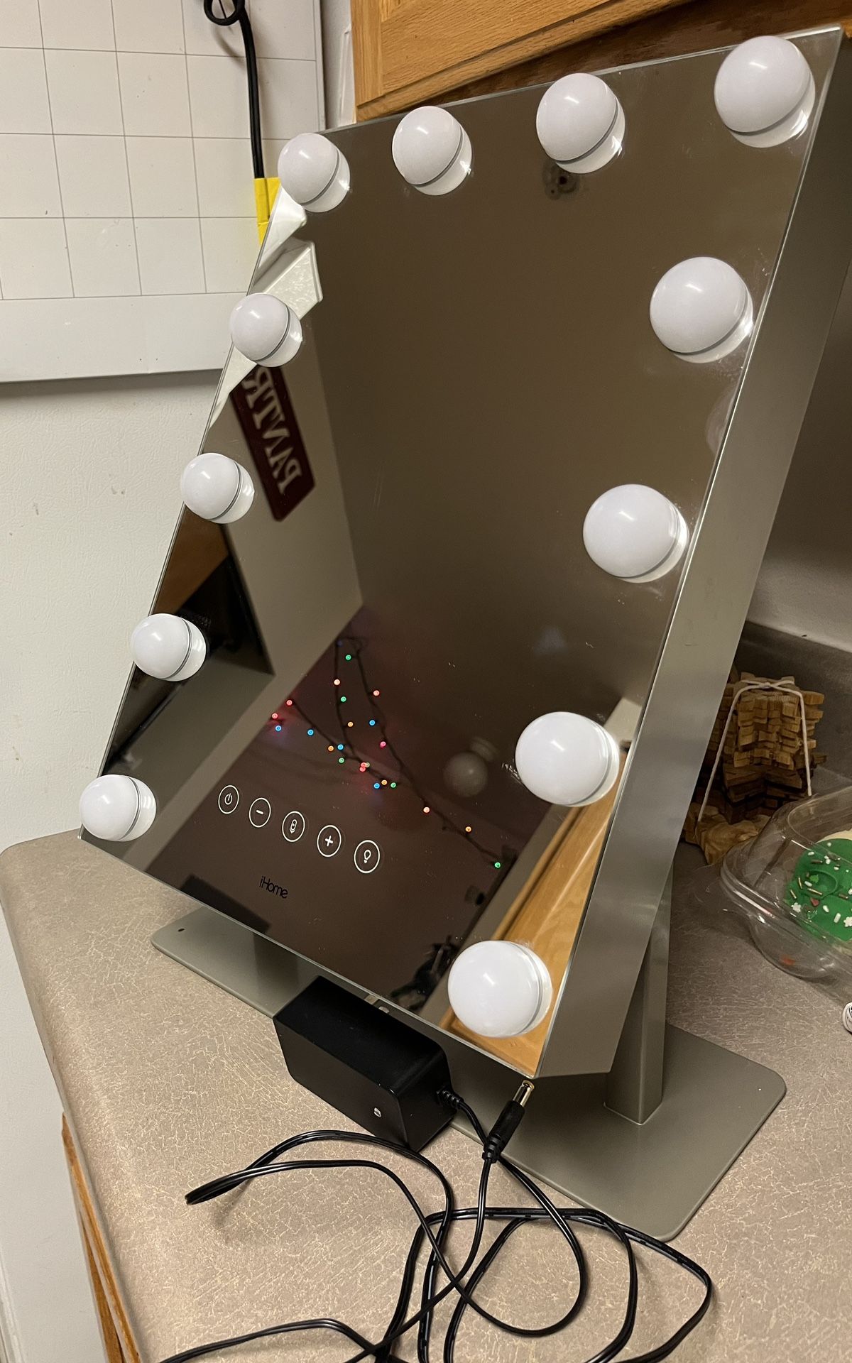 iHome Hollywood Pro Vanity 