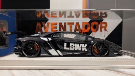 1/18 Diecast Model
