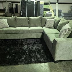 NEW FABRIC ALERT! Brand New Byers Market Cody Clover Green RAF 2pc Corner Sectional