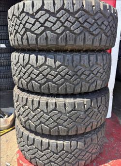 285 70 17 Goodyear tires Con 80% de Vida Las 4