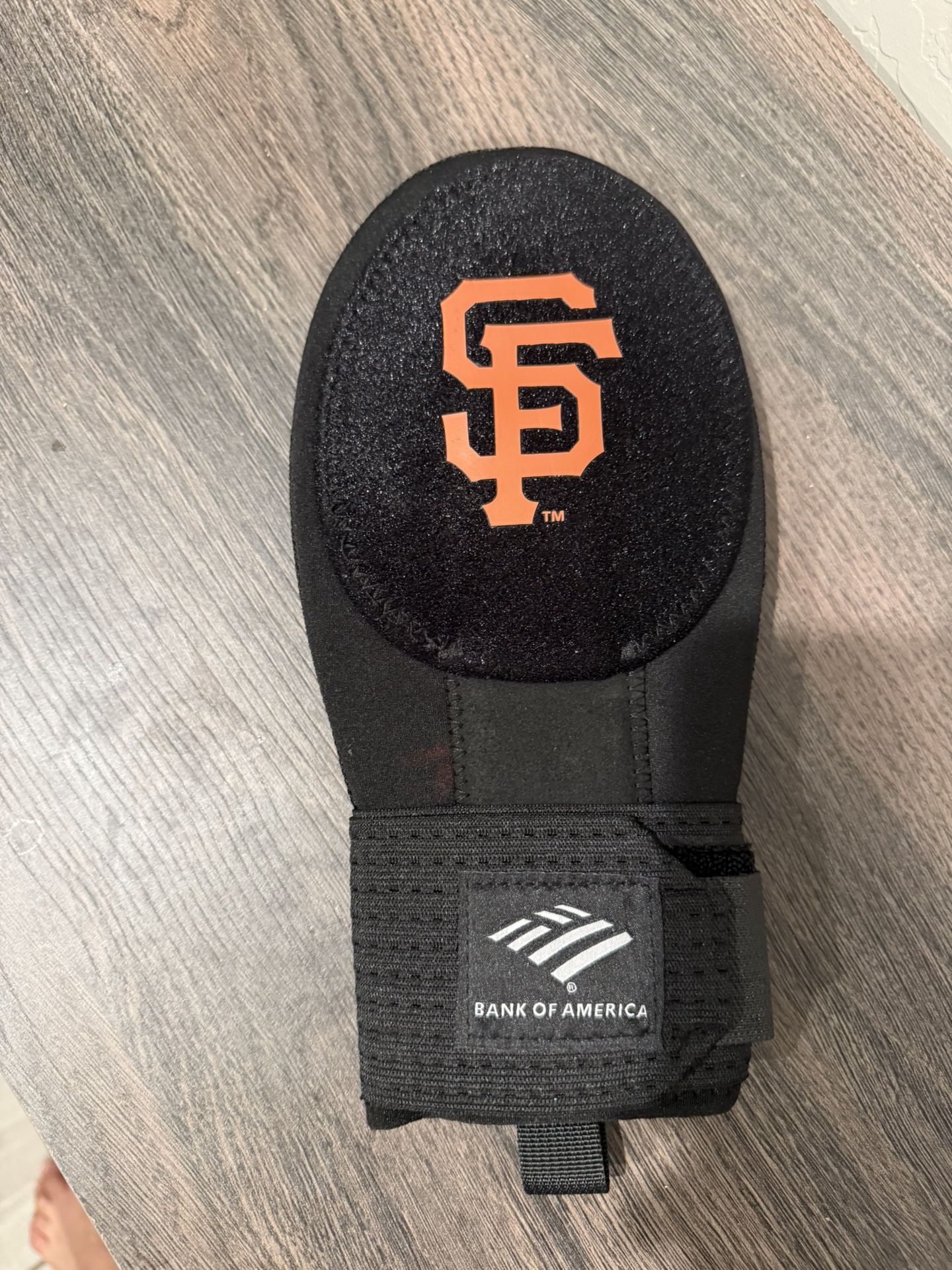 San Francisco Giants Sliding Mitt – Youth / Small Size