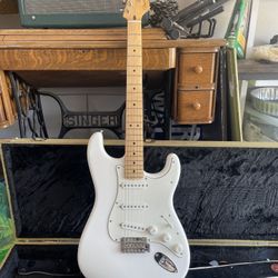 Fender Player Stratocaster®, Maple Fingerboard, Polar White