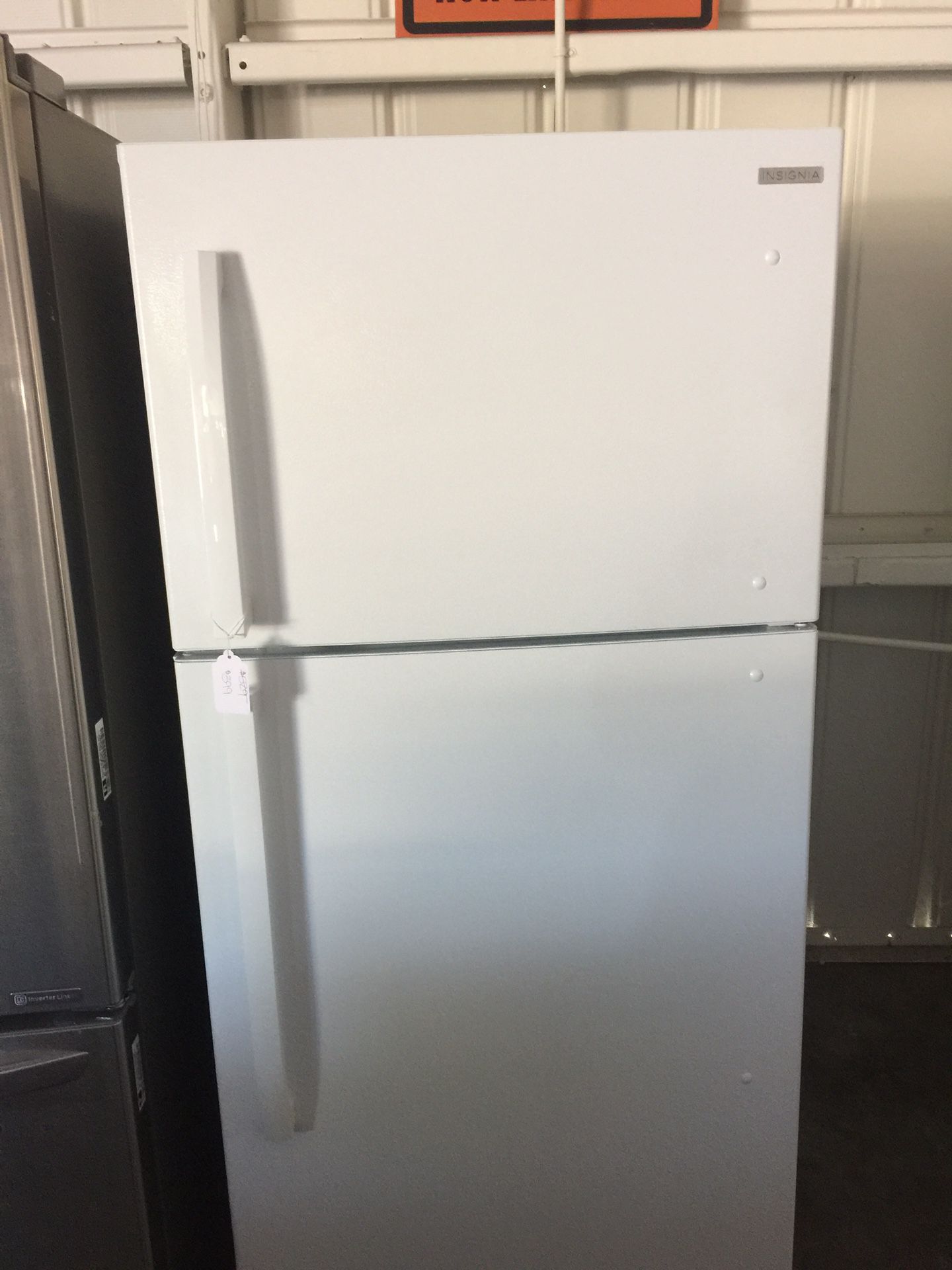 Insignia Top freezer fridge