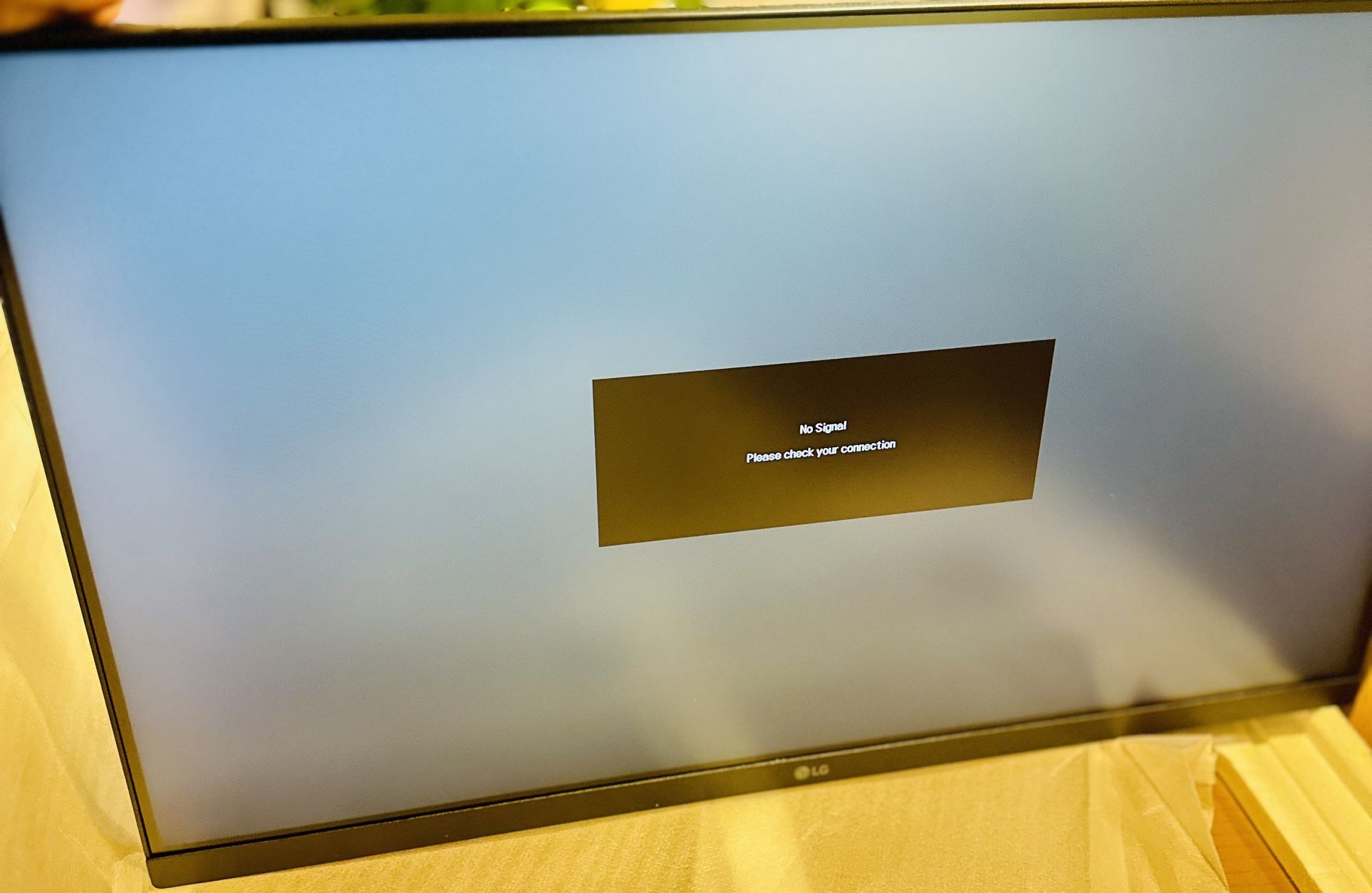 New 27 Inch LG MONITOR
