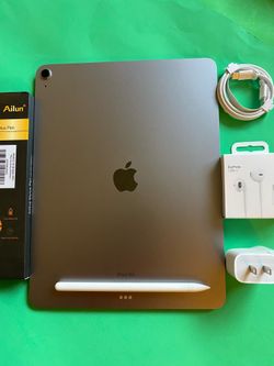 Apple IPad Air 13” (Liquid Retina  / M2 chip / 2024  model) 128GB with Pen, keyboard & Accessories (100% battery) + warranty