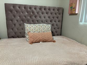 Full Bed W/headboard