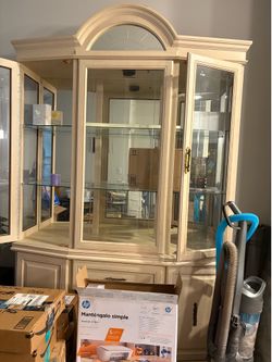 Curio Cabinet to go