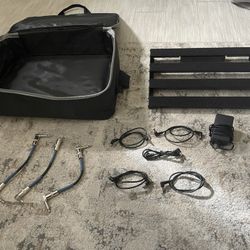 Strich guitar/bass Pedalboard w/ Built-In Power Supply + Case + Cables (Like New)
