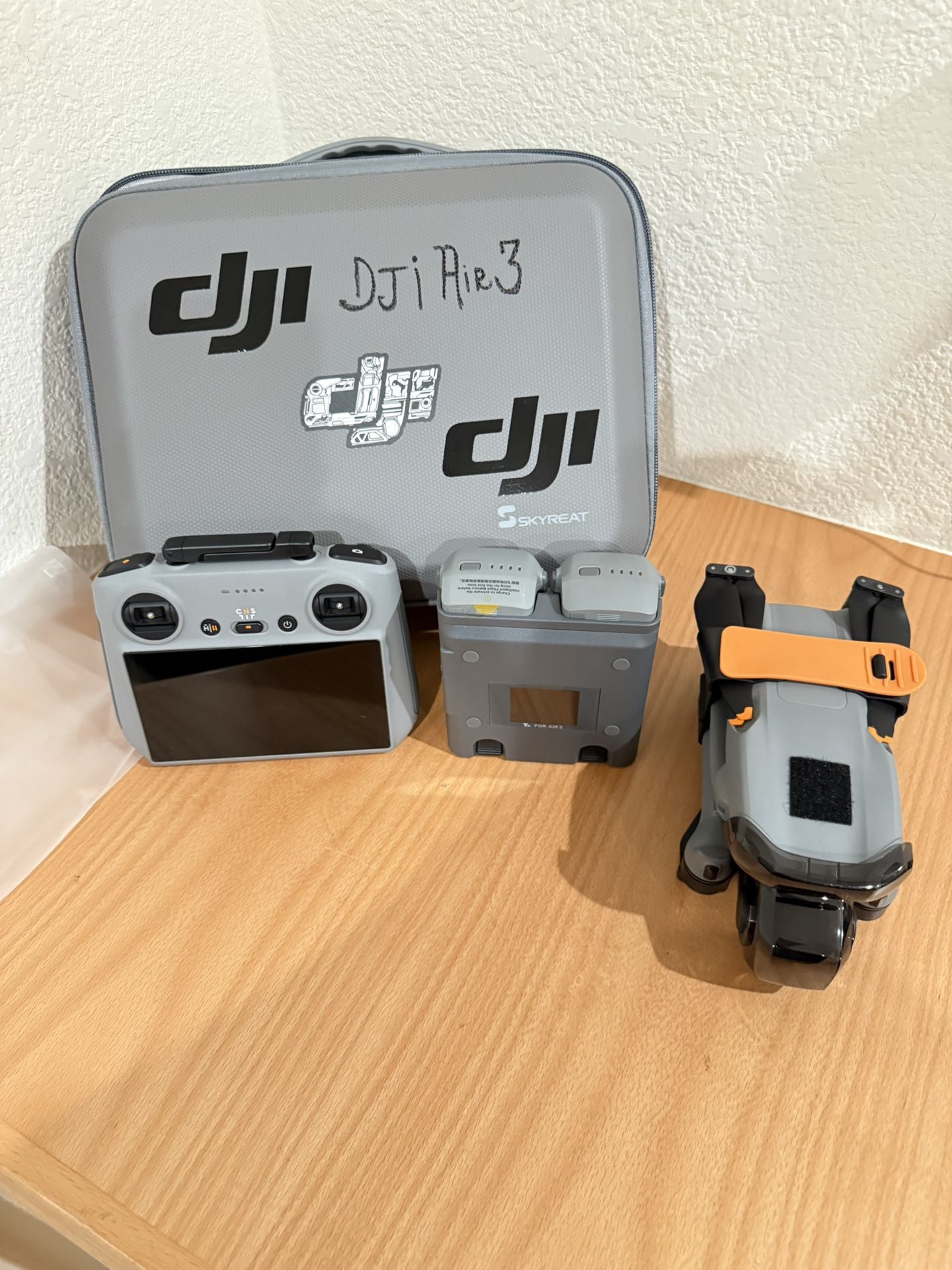 BRAND NEW DJI AIR 3 NEVER FLOWN!! COMBO PACK 3 BATTERIES/ CHARGER RC-2 CONTROLLER HARD TO FIND IN RETAIL! DJI OUT OF STOCK