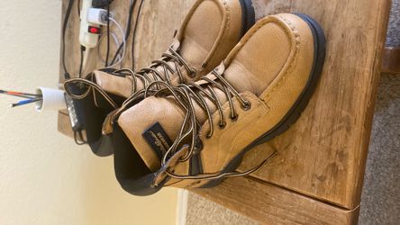 Steel toe work boots - size 9 - almost new