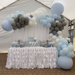 Balloon Garland and cake table