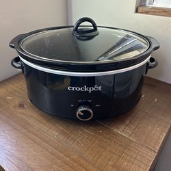 7 quart black oval Crockpot.  Only used 1-2 times.