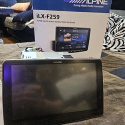 Alpine iLX-F259 Halo9 9-inch audio/video receiver.