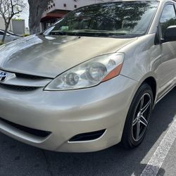 2008 Toyota Sienna 