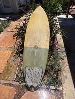 Shortboard Surfboard with Traction Pad