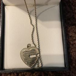  Necklace And Heart Shape 