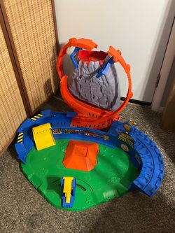 Hot Wheels Monster Trucks T. Rex Volcano Arena Track Playset  Please note: Hot Wheels Monster Trucks or Vehicles Not Inckuded.