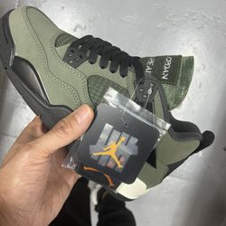 Undefeated Jordan 4s
