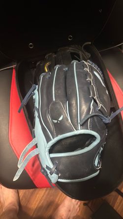 Shadow ball glove