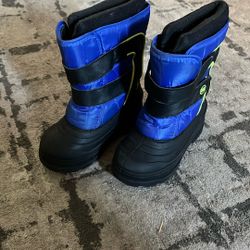 Toddler Snow Boots Size 10 Like New 