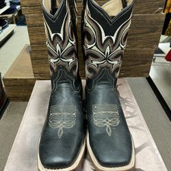 Black cowboy boots size 8.5 for men