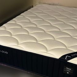 DreamCloud Classic Hybrid Full Mattress - Like New Condition