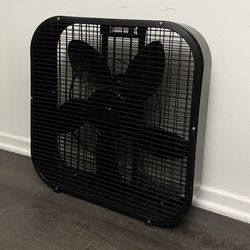 Holmes 20" Box Fan, Black • 3 speed settings • Integrated carry handle • in excellent condition