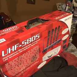 4 Wireless UHF Microphones Rechargeable