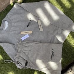 Essential Shorts And Crew Neck 