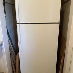 Fridge With Ice Maker GE