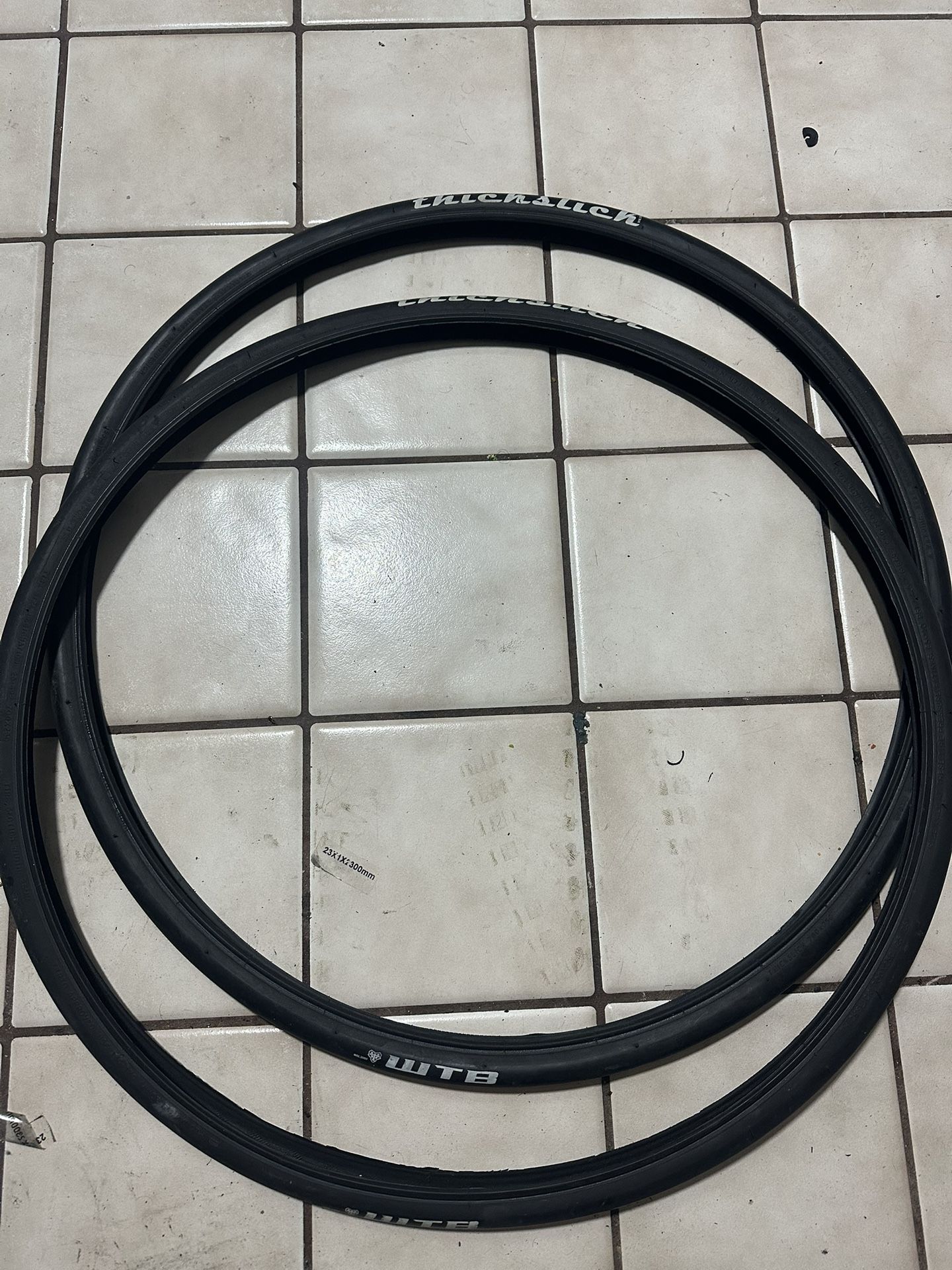 Like New Thick Slick Tires 700 X 25