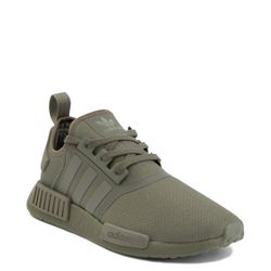 I looking for this shoes un 8,5,someone to sell them Messenger me thank