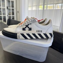 Men’s Offwhite Vulcanized Shoes Size 10
