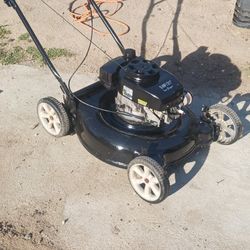 Craftman Push Law Mower In Good Working Condition 