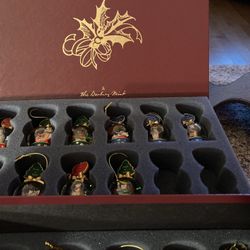 Danbury Mint Christmas Cat Snow Globe Set