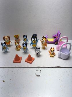 Bluey figures lot and accessories