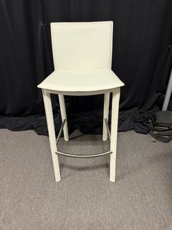 Set of 8 white chairs