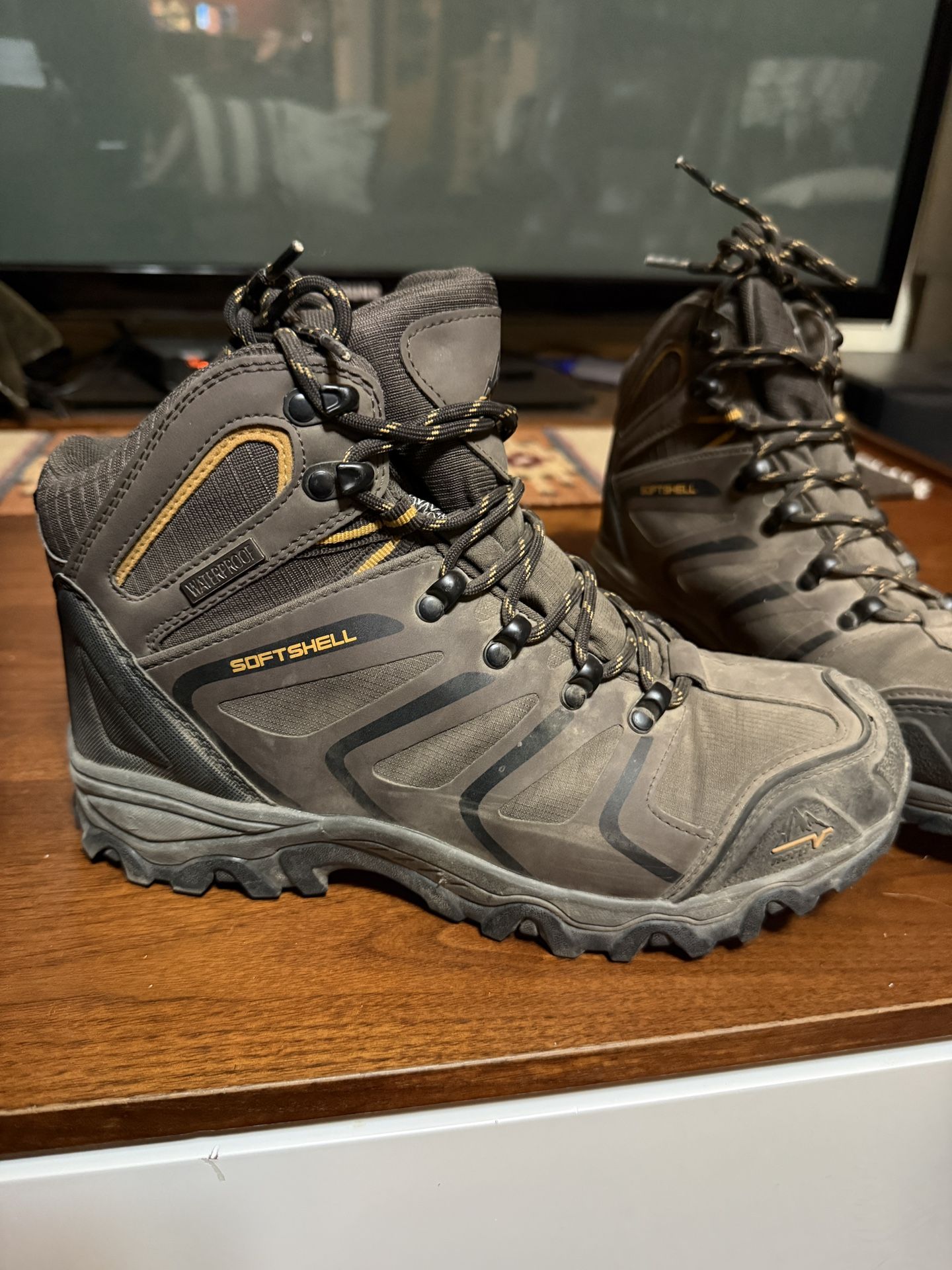 Hiking Boots Size 7.5 Men