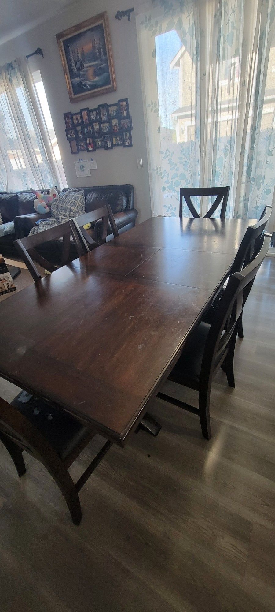 Dingning Table Whith 8 Chairs.