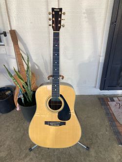 Yamaha FD02 acoustic guitar