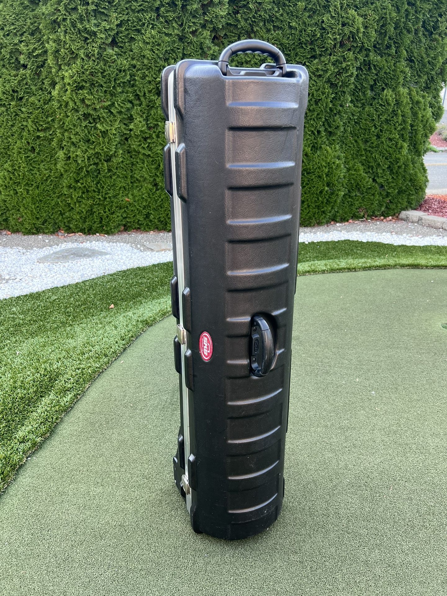 SKB Standard Wheeled Golf Bag Travel Hard Case Good Condition (No Key 12" X 51”)