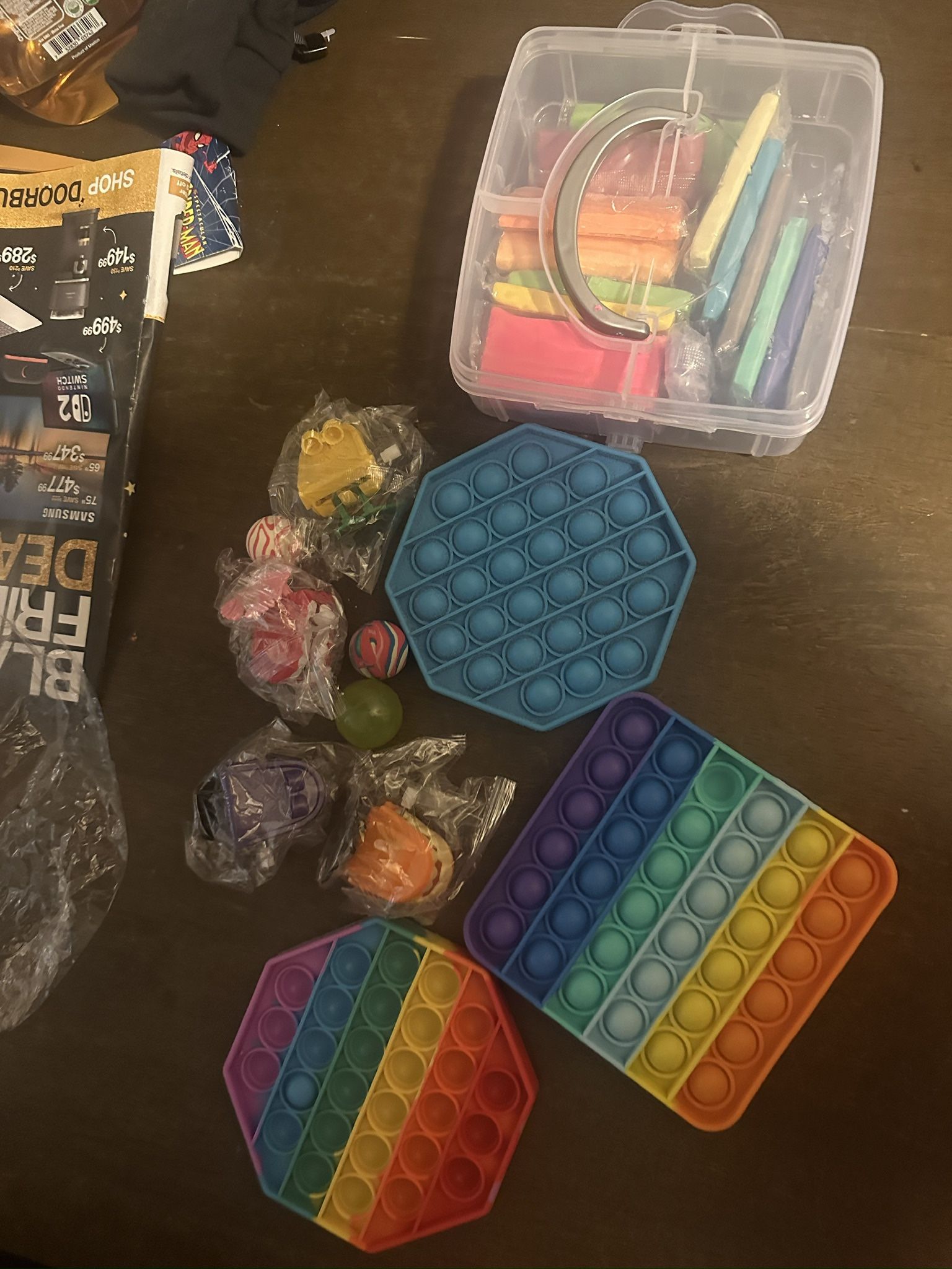 Hi selling a lot of different toys for kids