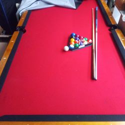 Beautiful Quality Wood Pool Table With 2 Q Sticks All The Balls And The Triangle 