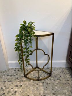 Side table / Plant stand