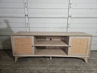 TV Stand Table, Good Conditions 👍, Measurement: W 66" × Deep 15.5" × H 25" , a scuffed and chipped
